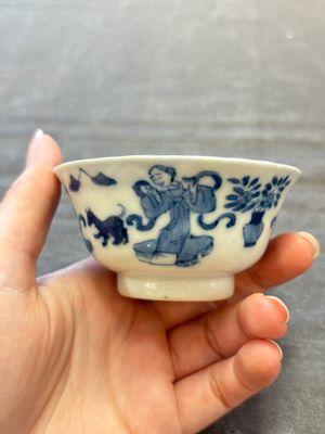 Five Chinese blue and white cups and saucers, Kangxi mark, 19th C. — 照片 38