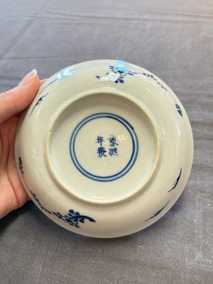 Five Chinese blue and white cups and saucers, Kangxi mark, 19th C. — 照片 4