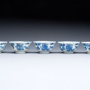 Five Chinese blue and white cups and saucers, Kangxi mark, 19th C. — 照片 6