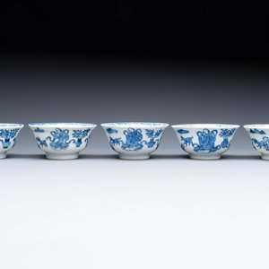 Five Chinese blue and white cups and saucers, Kangxi mark, 19th C. — 照片 7