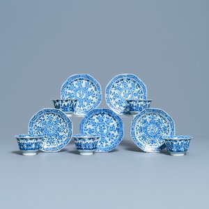 Five Chinese blue and white cups and saucers, Kangxi mark, 19th C. — photo 1