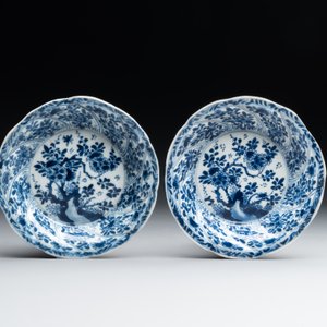 Five Chinese blue and white cups and saucers with floral design, Yu 玉 mark, Kangxi — photo 5
