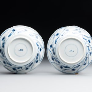 Five Chinese blue and white cups and saucers with floral design, Yu 玉 mark, Kangxi — photo 6