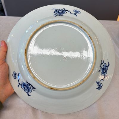 Five Chinese blue and white dishes with ladies in a garden — photo 3