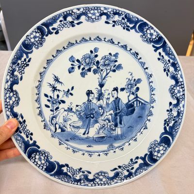 Five Chinese blue and white dishes with ladies in a garden — photo 6