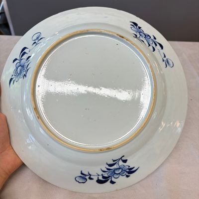 Five Chinese blue and white dishes with ladies in a garden — photo 7