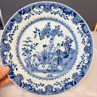 Five Chinese blue and white dishes with ladies in a garden — photo 8
