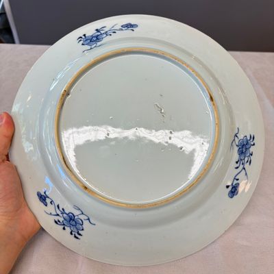 Five Chinese blue and white dishes with ladies in a garden — photo 9