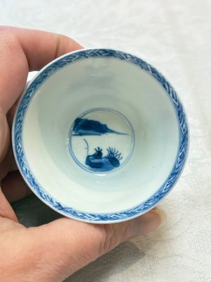 Five Chinese blue and white 'elegant beauty and boy' cups and saucers, Chenghua mark, Kangxi — photo 19