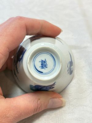 Five Chinese blue and white 'elegant beauty and boy' cups and saucers, Chenghua mark, Kangxi — photo 20