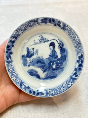 Five Chinese blue and white 'elegant beauty and boy' cups and saucers, Chenghua mark, Kangxi — photo 21