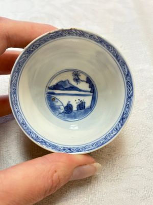 Five Chinese blue and white 'elegant beauty and boy' cups and saucers, Chenghua mark, Kangxi — photo 26