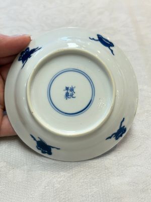 Five Chinese blue and white 'elegant beauty and boy' cups and saucers, Chenghua mark, Kangxi — photo 29