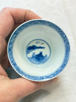 Five Chinese blue and white 'elegant beauty and boy' cups and saucers, Chenghua mark, Kangxi — photo 33
