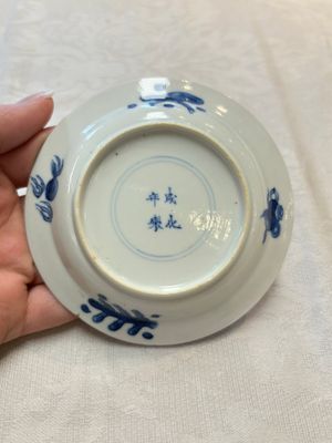 Five Chinese blue and white 'elegant beauty and boy' cups and saucers, Chenghua mark, Kangxi — photo 8