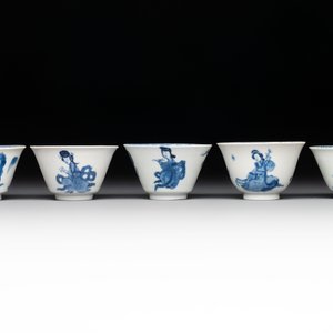 Five Chinese blue and white 'elegant beauty and boy' cups and saucers, Chenghua mark, Kangxi — photo 11