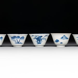 Five Chinese blue and white 'elegant beauty and boy' cups and saucers, Chenghua mark, Kangxi — photo 12