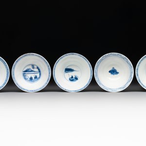 Five Chinese blue and white 'elegant beauty and boy' cups and saucers, Chenghua mark, Kangxi — photo 14