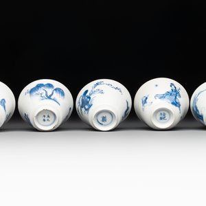 Five Chinese blue and white 'elegant beauty and boy' cups and saucers, Chenghua mark, Kangxi — photo 15