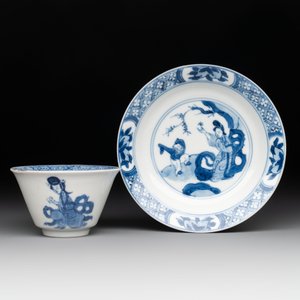 Five Chinese blue and white 'elegant beauty and boy' cups and saucers, Chenghua mark, Kangxi — photo 6