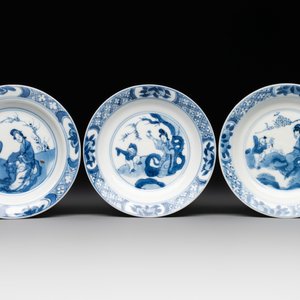 Five Chinese blue and white 'elegant beauty and boy' cups and saucers, Chenghua mark, Kangxi — photo 7