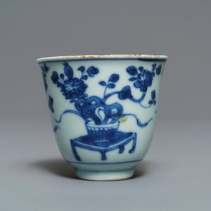 Five Chinese blue and white floral cups and saucers, Kangxi — 照片 6