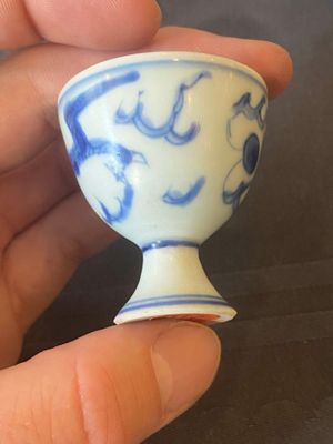 Five Chinese blue and white 'Hatcher cargo' stem cups with dragons, Transitional period — photo 16