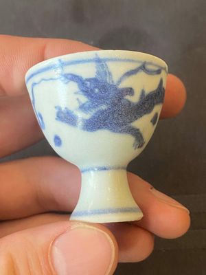 Five Chinese blue and white 'Hatcher cargo' stem cups with dragons, Transitional period — photo 23