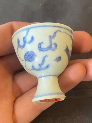 Five Chinese blue and white 'Hatcher cargo' stem cups with dragons, Transitional period — photo 25
