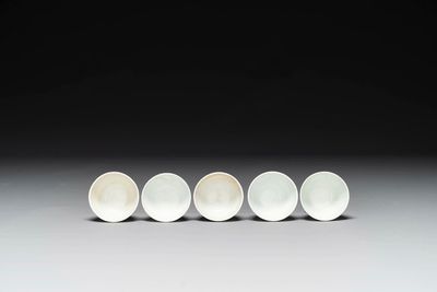 Five Chinese blue and white 'Hatcher cargo' stem cups with dragons, Transitional period — photo 4