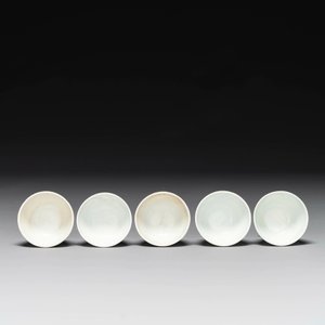 Five Chinese blue and white 'Hatcher cargo' stem cups with dragons, Transitional period — photo 4