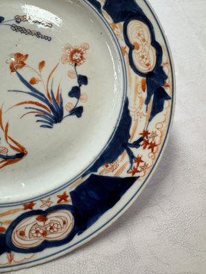 Five Chinese blue and white, Imari-style and famille rose wares, 18th C. — photo 19