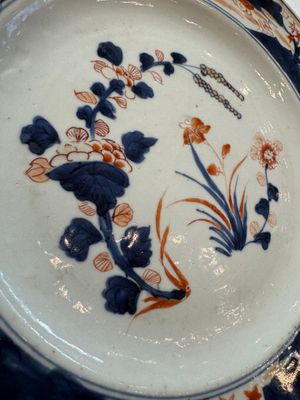 Five Chinese blue and white, Imari-style and famille rose wares, 18th C. — photo 20