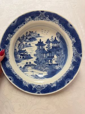 Five Chinese blue and white, Imari-style and famille rose wares, 18th C. — photo 25