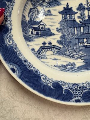 Five Chinese blue and white, Imari-style and famille rose wares, 18th C. — photo 26