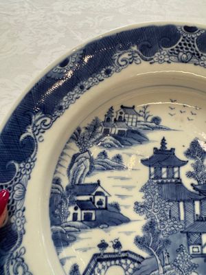 Five Chinese blue and white, Imari-style and famille rose wares, 18th C. — photo 27