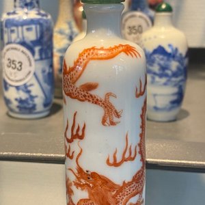 Five Chinese blue and white, iron- and copper-red snuff bottles, 19th C. — photo 40