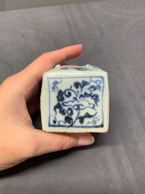 Five Chinese blue and white jarlets and three russet-splashed Longquan celadon jarlets, Yuan/Ming — photo 2