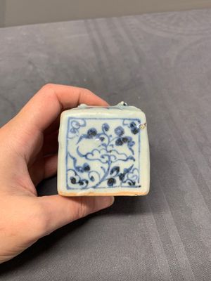 Five Chinese blue and white jarlets and three russet-splashed Longquan celadon jarlets, Yuan/Ming — photo 4