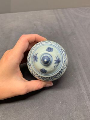 Five Chinese blue and white jarlets and three russet-splashed Longquan celadon jarlets, Yuan/Ming — photo 48