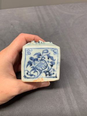 Five Chinese blue and white jarlets and three russet-splashed Longquan celadon jarlets, Yuan/Ming — photo 5