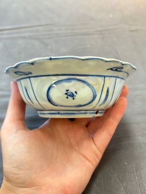Five Chinese blue and white 'klapmuts' bowls with figural design, Wanli — photo 13