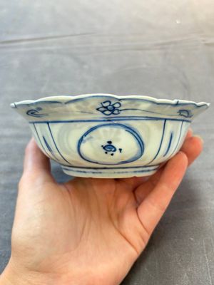 Five Chinese blue and white 'klapmuts' bowls with figural design, Wanli — photo 16
