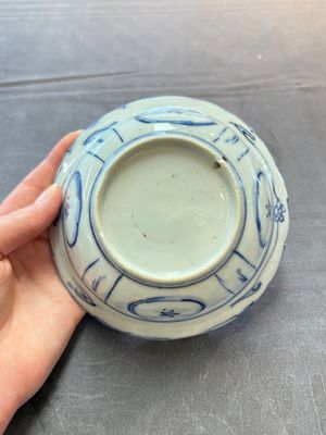 Five Chinese blue and white 'klapmuts' bowls with figural design, Wanli — photo 18