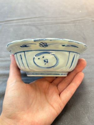 Five Chinese blue and white 'klapmuts' bowls with figural design, Wanli — photo 21