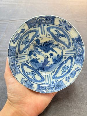 Five Chinese blue and white 'klapmuts' bowls with figural design, Wanli — photo 23