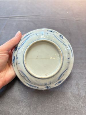 Five Chinese blue and white 'klapmuts' bowls with figural design, Wanli — photo 24