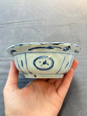 Five Chinese blue and white 'klapmuts' bowls with figural design, Wanli — photo 26