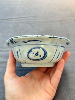 Five Chinese blue and white 'klapmuts' bowls with figural design, Wanli — photo 28