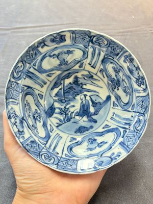 Five Chinese blue and white 'klapmuts' bowls with figural design, Wanli — photo 29